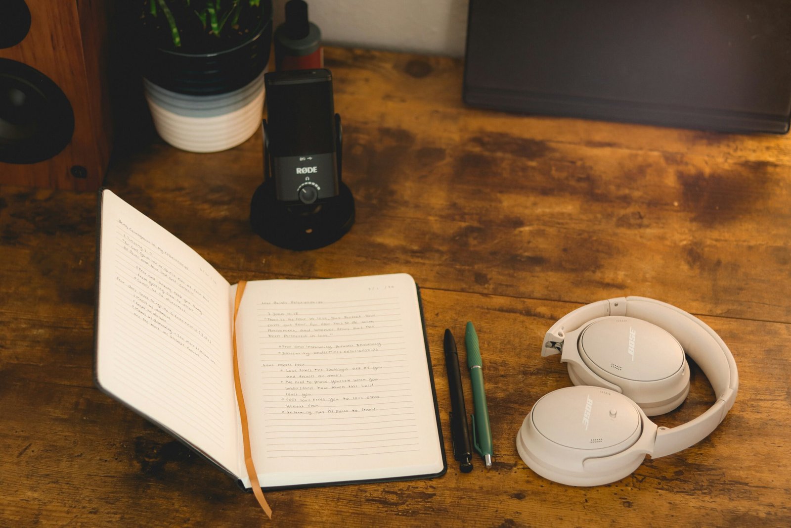 Choosing the Right Podcast Format (Audio, Video, or Both)